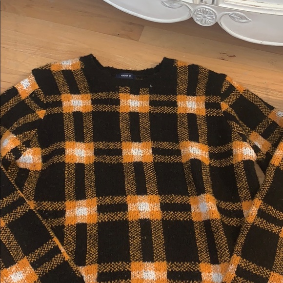Fuzzy, soft sweater - Picture 1 of 2